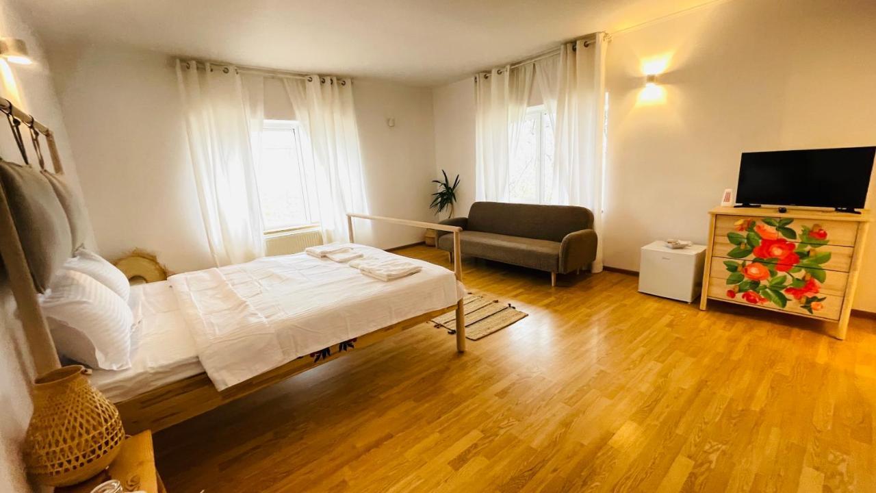 Biolocalia House Oltenia Balotesti Esterno foto